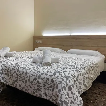 Vivienda Familiar Junto Plaza Toros De * Teruel